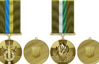 Порошенко учредил знаки отличия "За участие в АТО" для военных и волонтеров