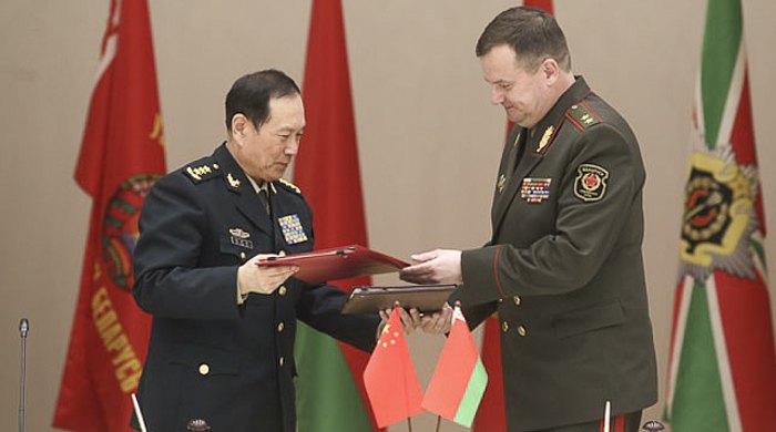 Министры обороны Китая Вэй Фэнхэ и Беларуси Андрей Равков