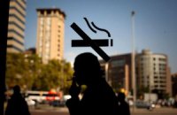 Парламент запретил курить в общественных местах