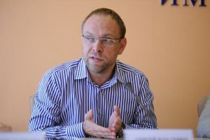 Влада намагається заморочити голову європейським політикам, - Власенко