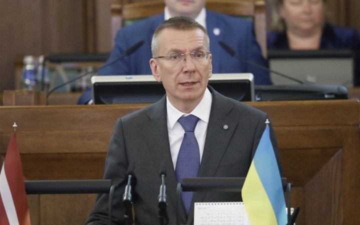 Президент Латвії: Проблему продажу краденого українського зерна у Європі треба врахувати у санкційному механізмі 