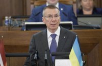 Президент Латвії: Проблему продажу краденого українського зерна у Європі треба врахувати у санкційному механізмі 