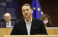 Сікорський вважає, що замінити США як "посередника" між Україною і РФ можуть дві країни