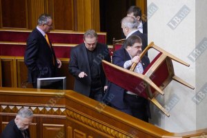 Оппозиция намерена блокировать Раду из-за решения КС по Киеву