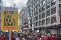 У Лондоні пройшов багатотисячний марш проти ультраправих сил