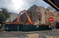 В Киеве начали демонтаж модернистского здания "Цветов Украины", работы остановили активисты (обновлено)
