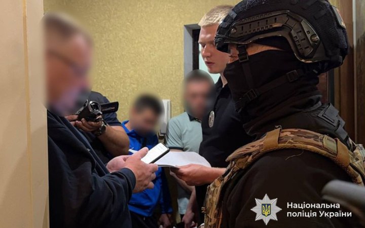 Поліція затримала трьох чоловіків і жінку, причетних до нападу на військових ТЦК у Черкасах