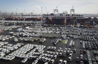 Через тарифи Трампа у портах ЄС простоюють тисячі транспортних засобів 
