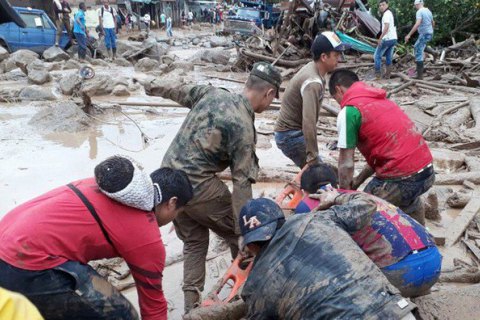 Число жертв повені і зсуву в Колумбії зросло до 250 осіб