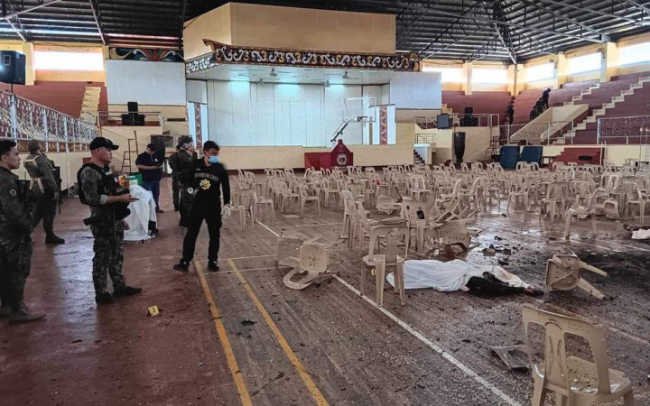 У Філіппінах під час католицької меси у гімназії вибухнула бомба, загинуло четверо (оновлено)