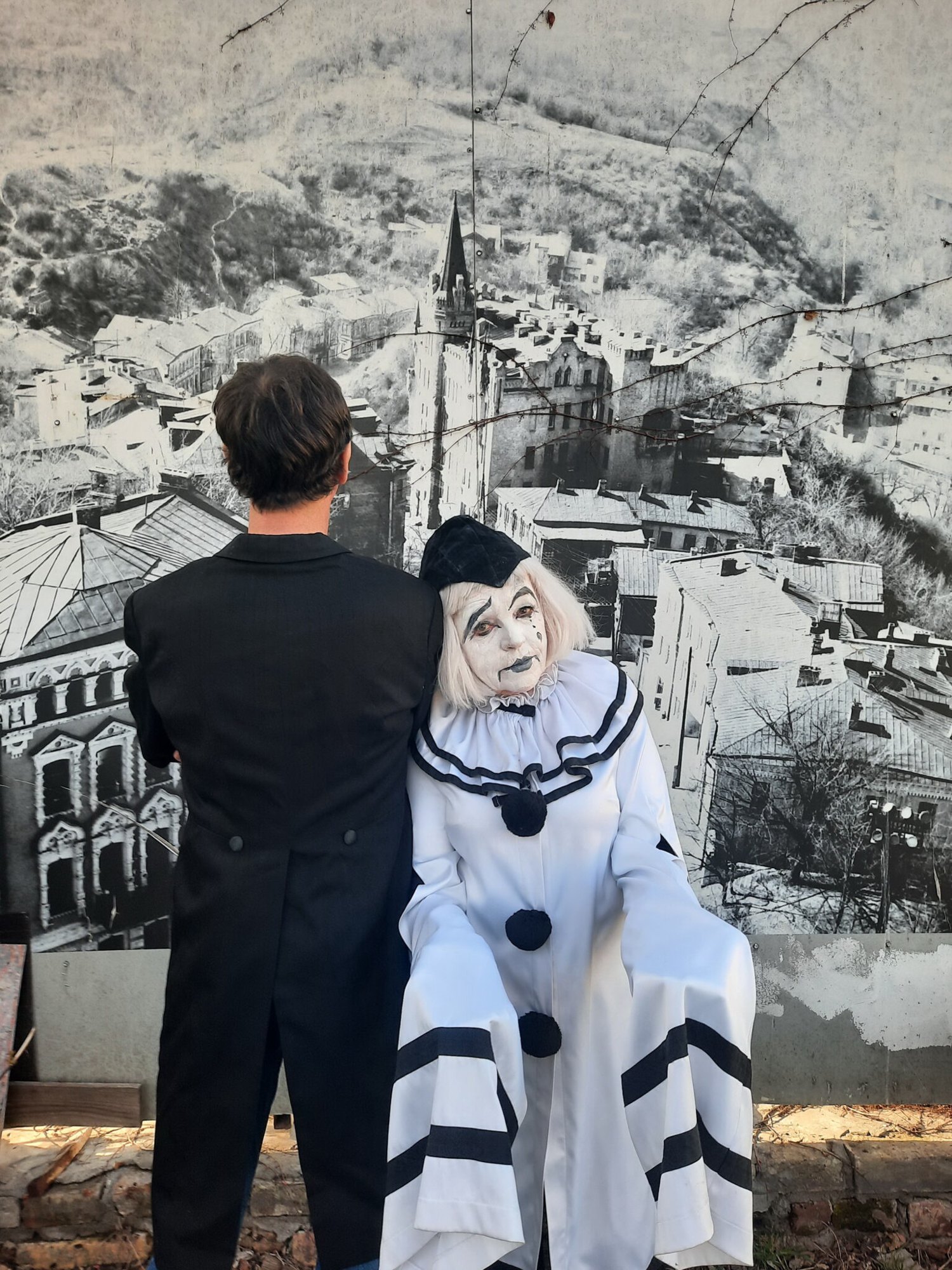 Вистава «Андріївський узвіз<b>.</b> Ліхтар. П'єро»