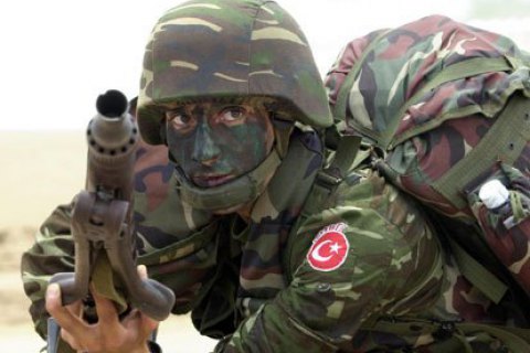 Турецький військовий повернув НАТО свою медаль через скандал у Норвегії