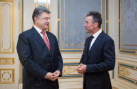 Порошенко назначил бывшего генсека НАТО своим внештатным советником