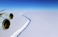 От Антарктиды откололся айсберг массой триллион тонн