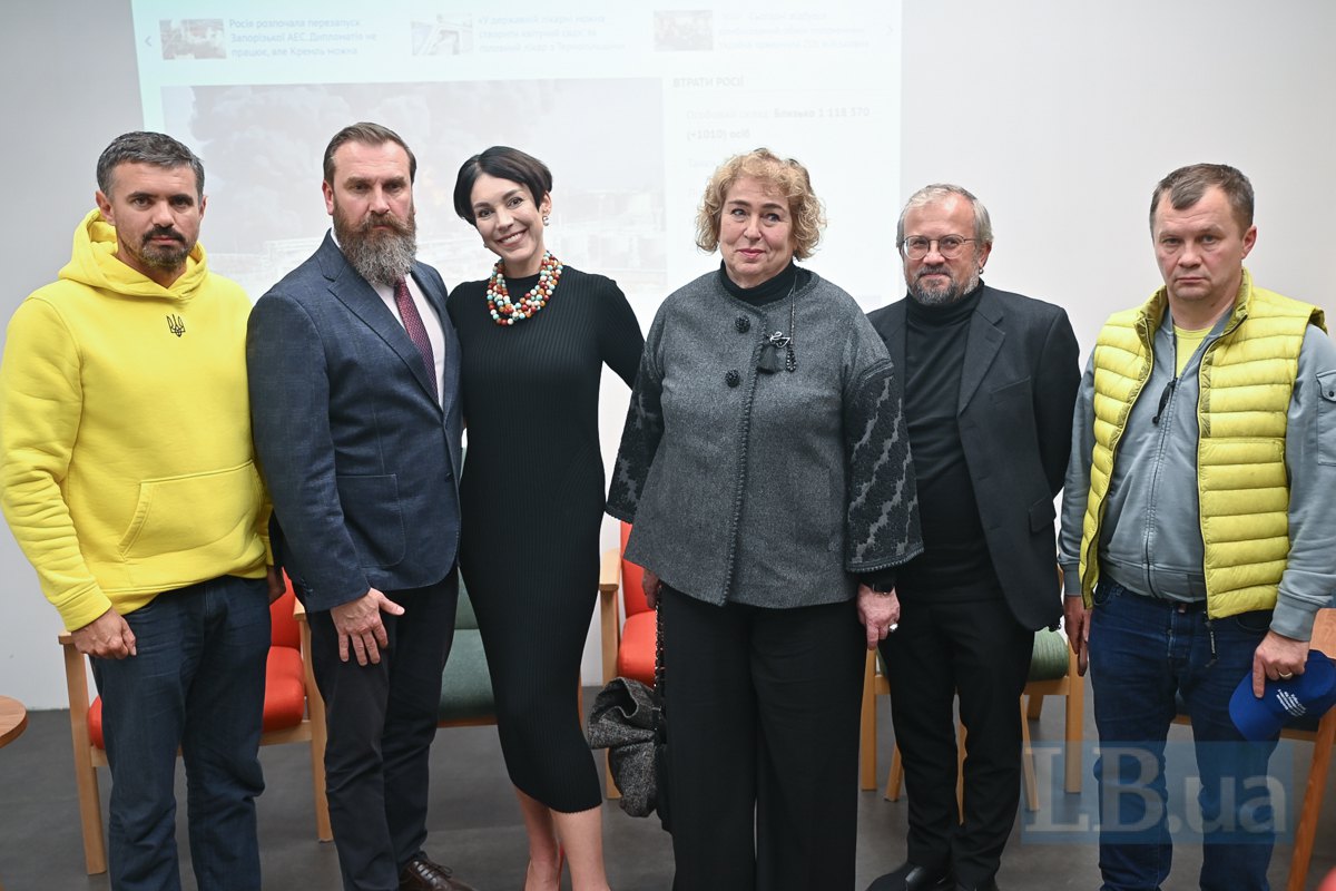 Спікери і модераторка після дискусії