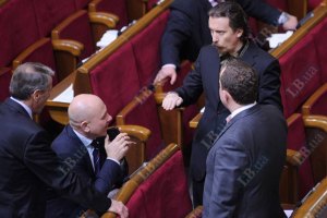 Депутаты от оппозиции ушли из Рады, "чтобы вернуться с людьми"