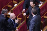 Депутаты от оппозиции ушли из Рады, "чтобы вернуться с людьми"