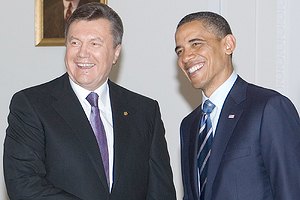 Янукович перекинувся з Обамою кількома словами