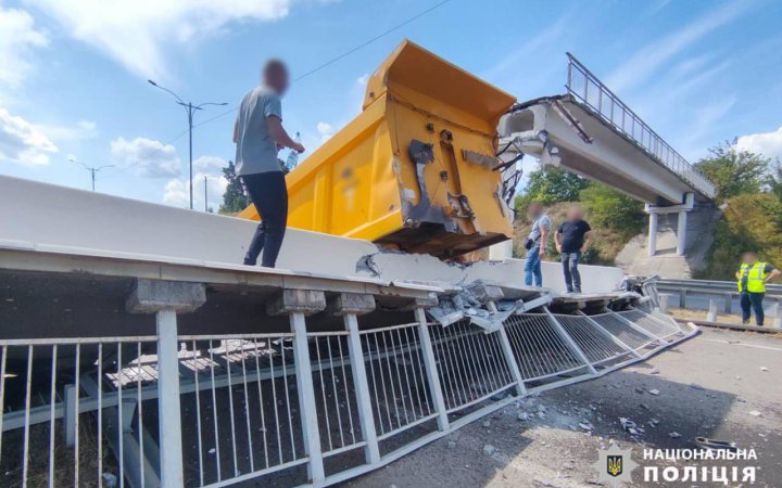 На трасі «Київ - Одеса» обвалився міст через зіткнення із вантажівкою