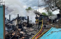 Внаслідок російського обстрілу села на Харківщині виникла масштабна пожежа