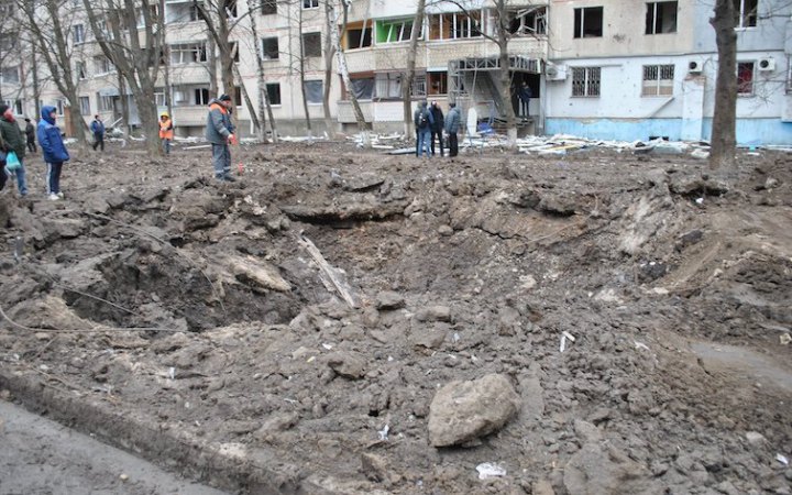 На Харківщині росіяни атакували лікарню та багатоповерховий будинок