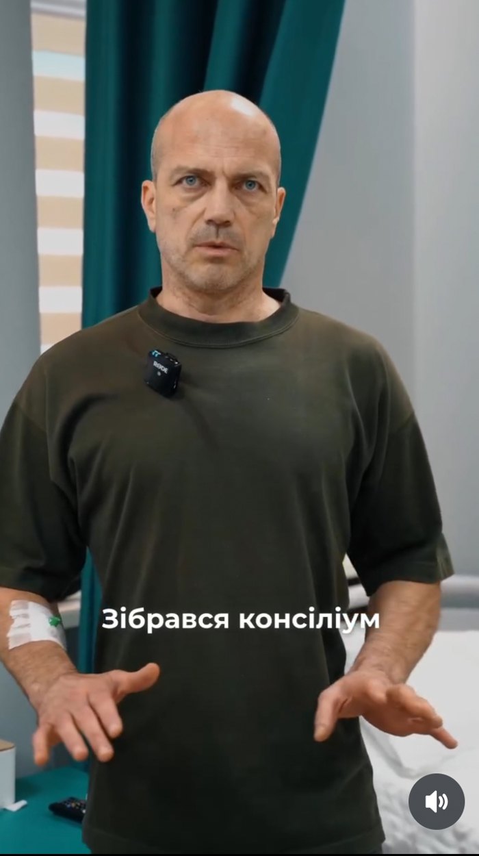 Військовий Владислав, який після невдалої операції опинився на межі втрати здатності ходити. Ніхто не хотів братися за таку складну операцію, Єрошкін виконав, можна сказати, ювелірну операцію, якісно зробили декомпресію нервових структур, зафіксували хребет надійною системою транспедикулярної фіксації, тим самим значно розширили можливості для подальшого відновлення функцій ніг.