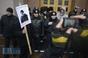 Под КГГА собрались защитники Гостиного двора 