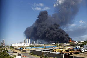 У Венесуелі погасили триденну пожежу на НПЗ