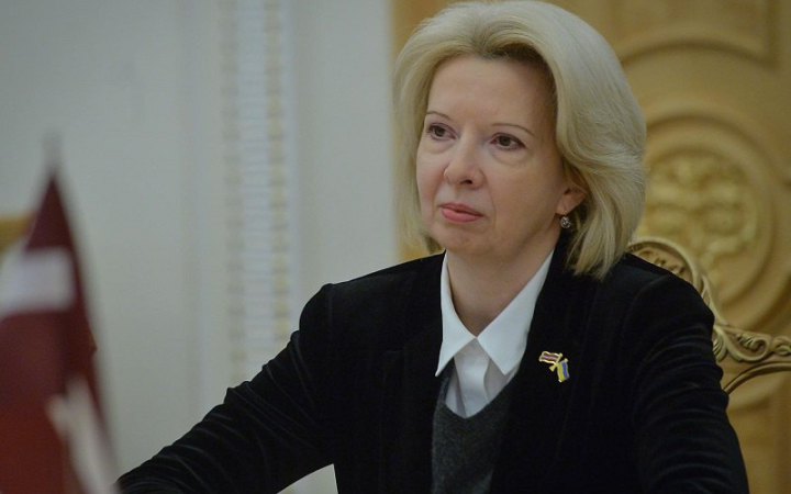 Нова міністерка оборони Латвії прибула з першим візитом до України
