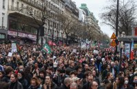 У Франції мільйонний протест минув з сутичками та арештами, анархістів відганяли світлошумовими гранатами