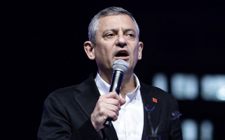 Головна опозиційна партія Туреччини переобрала свого лідера, аби запобігти його усуненню судом