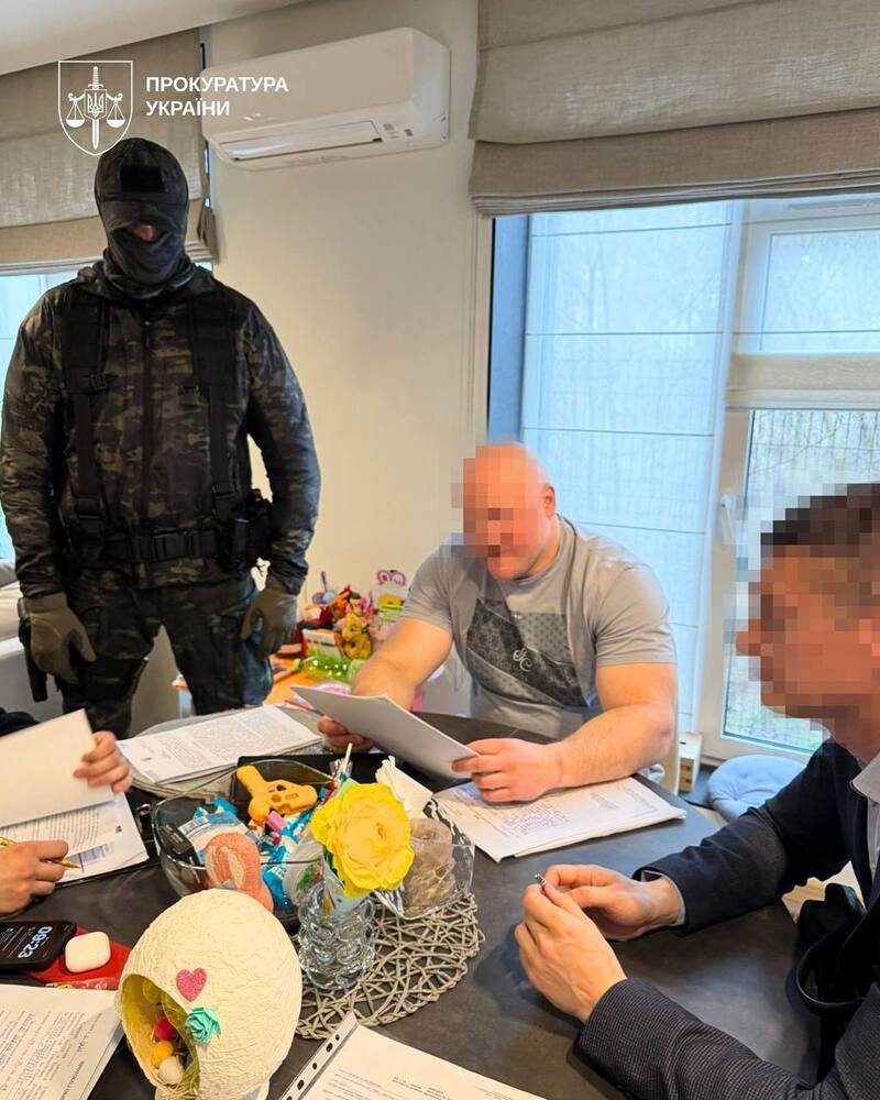 На Київщині викрили банду, яка погрожувала підприємцям підпалами