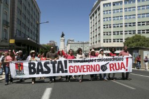 Тысячи португальцев протестовали против политики властей