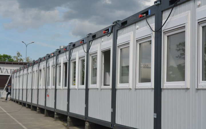 В Бучі встановили модульні будинки для родин, які втратили житло