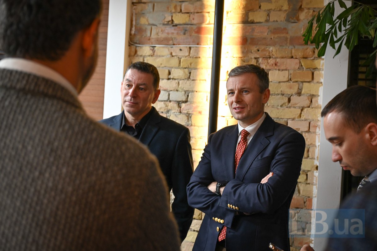 фінансів Сергій Марченко (другий праворуч)