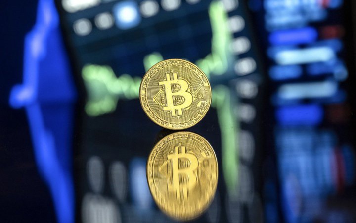 Ціна Bitcoin опустилася до найнижчого рівня з часу тарифного шоку минулого року