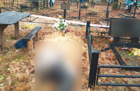 Під час вчорашнього обстрілу у Київській області загинула жінка. Вона перебувала на цвинтарі