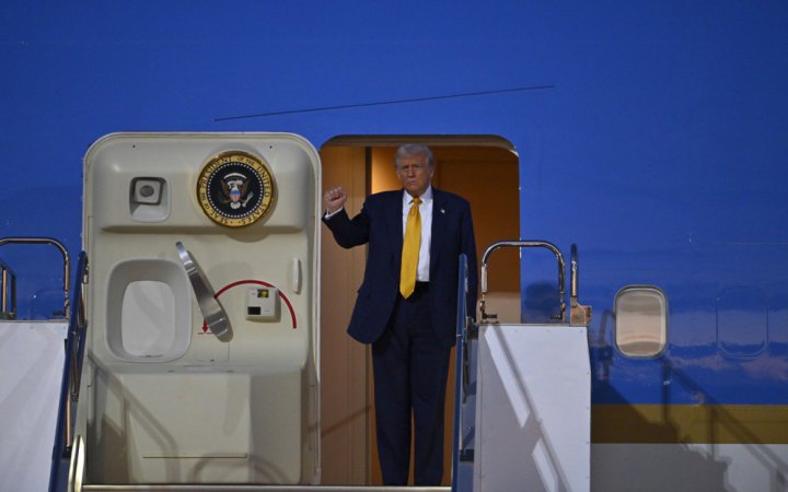 Трамп прилетів до Японії, із прем’єркою Такаїчі зустрінеться завтра