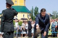 Янукович посадил на Русановке липу