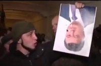 Захватчика винницкой ОГА, порвавшего портрет Порошенко, посадили на 4,5 года