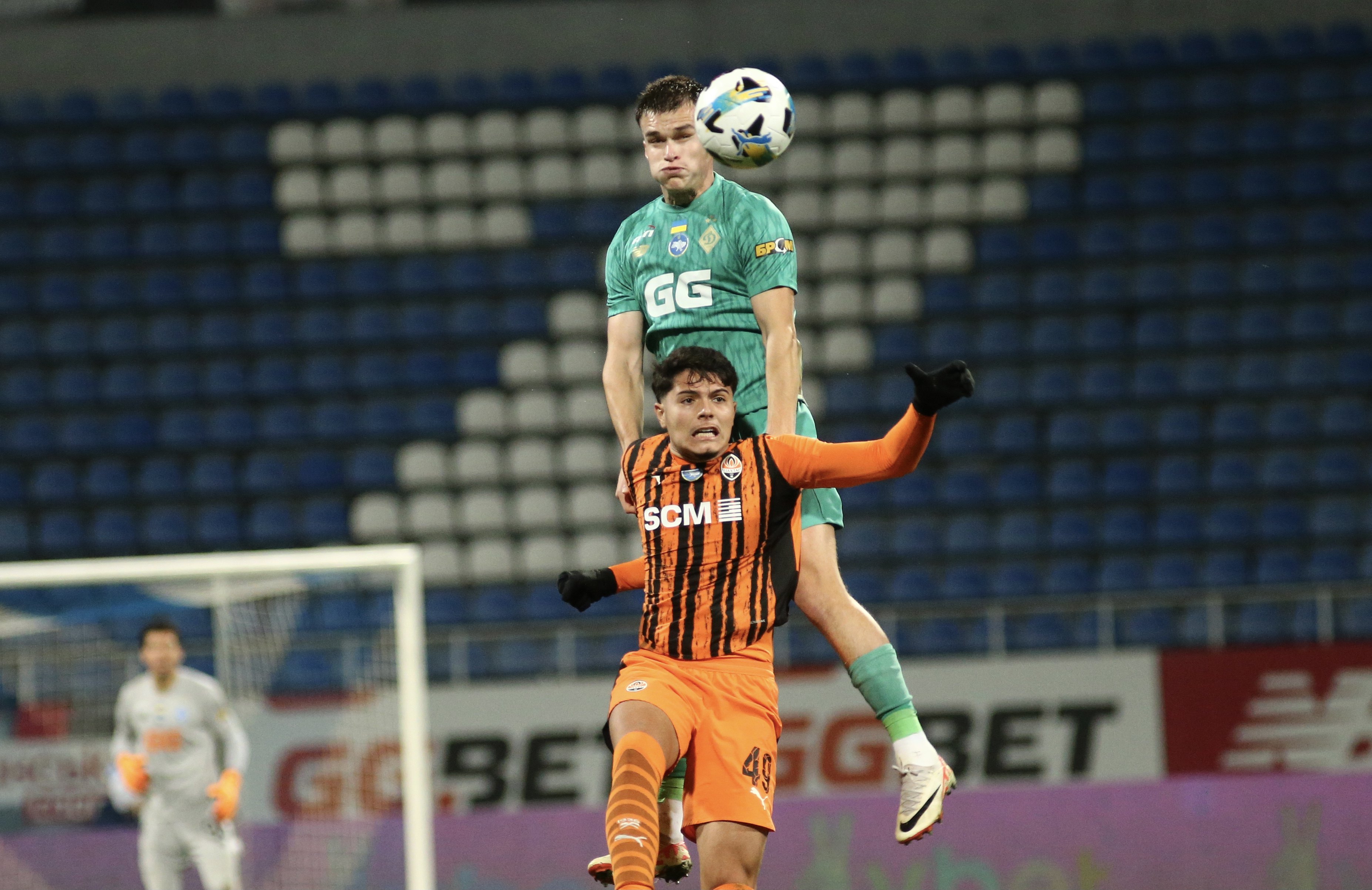 Михавко грає головою