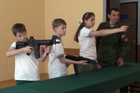 Российский ДОСААФ откроет курсы снайперов для школьников