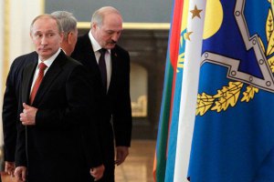 Лукашенко пообещал Путину подставить плечо
