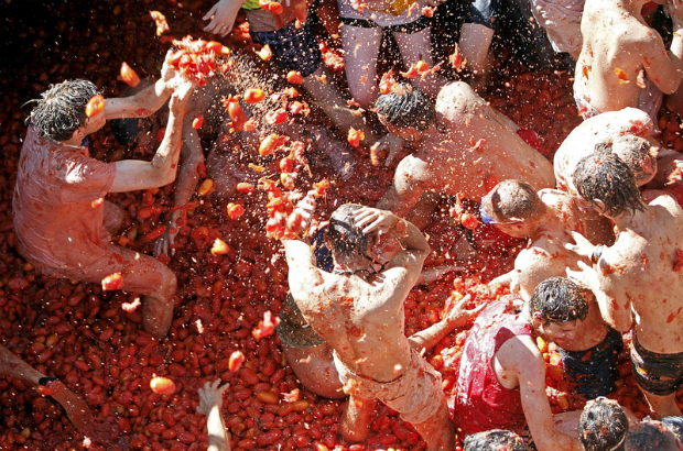 В Испании начался 70-й фестиваль помидорных боев