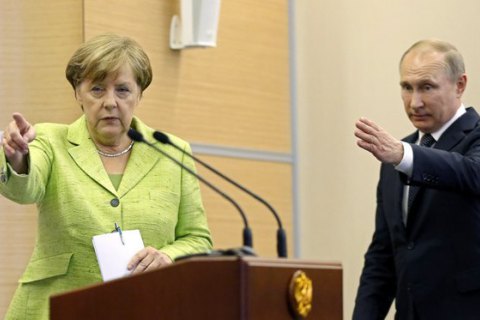 Меркель призвала Путина освободить украинских моряков