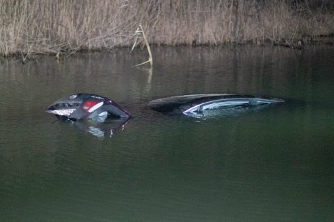 Поблизу Ірпеня автомобіль впав у річку, 9-річна дитина у реанімації