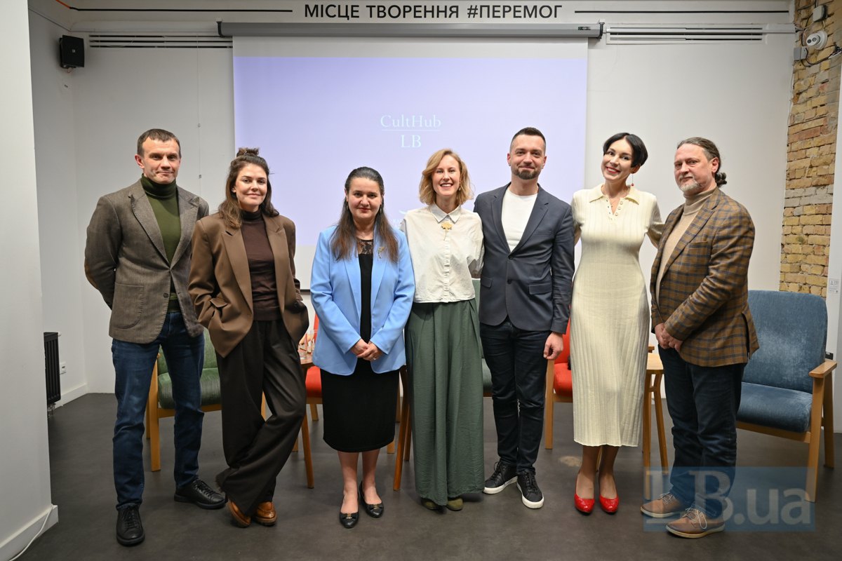 Спікери , модераторка Катерина Гладка та шеф-редакторка Lb.ua Соня Кошкіна після дискусії