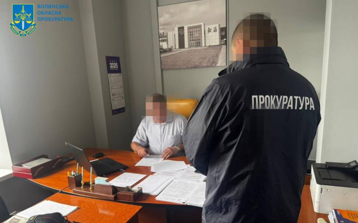 Земельний дерибан і привласнення держкоштів: десятьом чиновникам Волинської області повідомили про підозри 