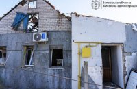 Один чоловік загинув, п'ятеро жінок поранені через російські атаки у Запорізькій області