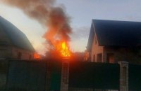 Внаслідок ракетної атаки на Київщині поранено мирного жителя та пошкоджено житлові будинки